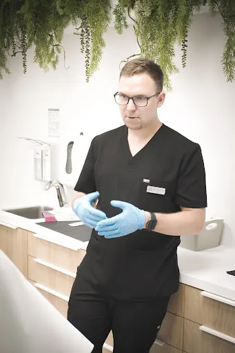 dr Dariusz Cudzik-Dziurzyński Chirurg Kielce Blefaroplastyka Liposukcja Plastyka powiek Podwójny podbródek Lipotransfer